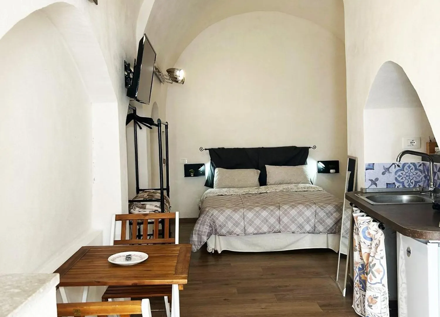 Correri 125 Otel Modica 0*,  İtalya